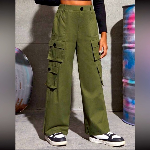 SHEIN Other - SHEIN Tween Girls' Sporty Woven
Cargo Pants Army Green  NWT